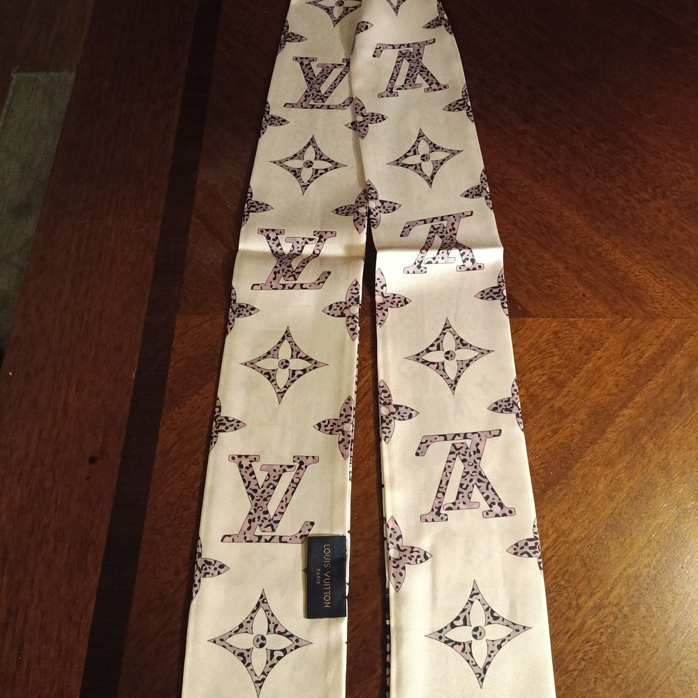 Louis Vuitton Pink and Black Monogram Silk Scarf - Picture 3 of 12